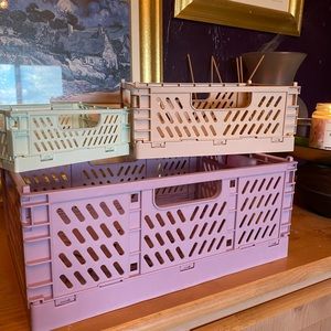 Set of plastics crates great for makeup or bathrooms